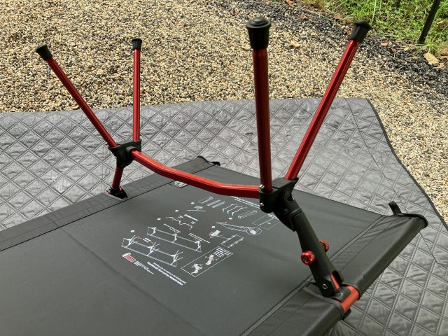 alpidex ウルトラライト2wayコット レッグポールを差し込んだ状態