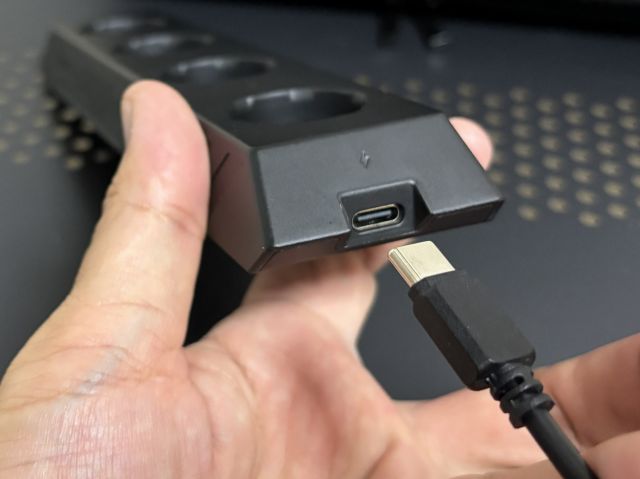 カーゴコンテナ AIR LIGHT CHARGING DOCKのUSB-Type-C電源入力口