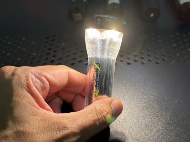 ゴールゼロ ライトハウス マイクロ フラッシュのベーシックなランタンモードでの点灯状態