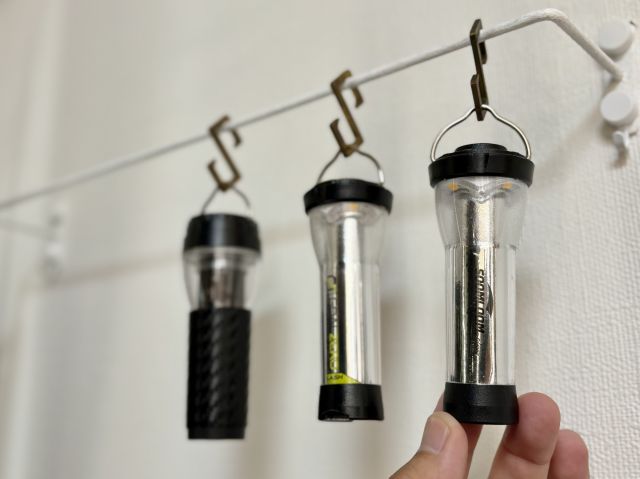 Soomloomの旧タイプのLEDランタンとゴールゼロ、Lumina5000を並べた写真