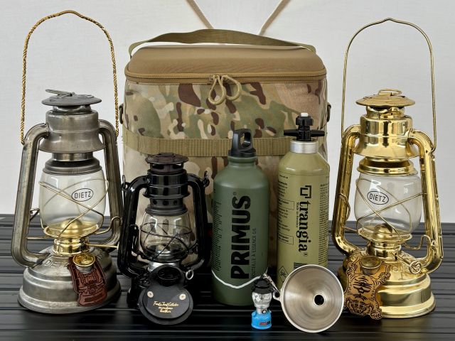 オレゴニアンキャンパーのモールドキューブに収納しているランタンと周辺ギア