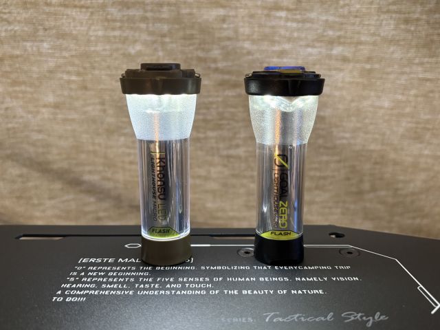 Khonsuキャンプライトとゴールゼロを並べておいたところ