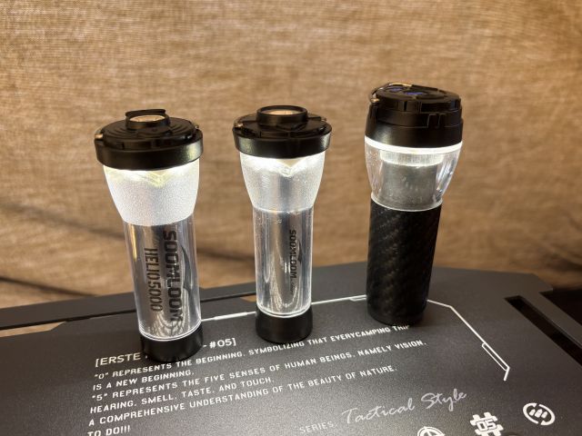 SoomloomのLEDランタン３種を並べたところ
左からHELIO5000、旧型LEDランタン、Lumina5000