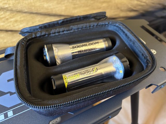 Soomloom HELIO5000、専用の保護ケースにHELIO5000とゴールゼロを収納した状態